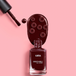 ⁦طلاء اظافر مسامي من كاتيا - احمر داكن K25⁩ - الصورة ⁦2⁩