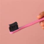 ⁦فرشاة أسنان تشا تشا بشعيرات ناعمة من أونبا - وردي⁩ - الصورة ⁦3⁩
