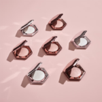 ⁦اضاءة هايلايتر بودرة دياموند بومب من فنتي بيوتي - روز ريف⁩ - الصورة ⁦3⁩