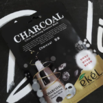 ⁦قناع الوجه بالفحم فائق الترطيب من إيكيل - 25مل⁩ - الصورة ⁦2⁩