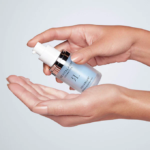 ⁦جل وبرايمر مرطب للعين اكوابلور من ريفيتالاش كوزماتيكس - 15مل⁩ - الصورة ⁦3⁩