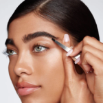 ⁦ملقط حواجب بريسيشون من ريفيتالاش كوزماتيكس⁩ - الصورة ⁦4⁩