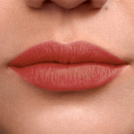 ⁦ميبلين سينسيشينال احمر شفاه روج سائل مطفي - 02 ستريب ات اوف⁩ - الصورة ⁦4⁩