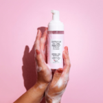 ⁦منظف الوجه الرغوي تو ذا ريسكيو مورينجا تري من ذا بالم - 160مل⁩ - الصورة ⁦2⁩