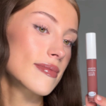 ⁦ذا بالم قلوس ملمع شفاه برسورثي - ميني⁩ - الصورة ⁦3⁩