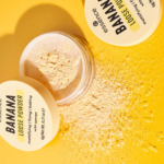 ⁦بودرة تثبيت منثورة بانانا من ايسنس⁩ - الصورة ⁦2⁩