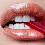 ⁦قلوس ملمع شفاه ليب جلاس من ماك - اوه بيبي⁩ - الصورة ⁦3⁩