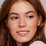 ⁦قلم تحديد الحواجب ديزاينر من ايسنس - 12 هيزلنت براون⁩ - الصورة ⁦4⁩