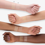 ⁦بودرة تثبيت مضغوطة برايتن أب من ايسنس⁩ - الصورة ⁦4⁩