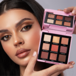 ⁦توب فيس مجموعة ظلال العيون مايسترو اكاديمي بار- تشيري باشن⁩ - الصورة ⁦4⁩