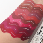 ⁦مجموعة 6 ميني احمر شفاه سائل ميت مات هيوز من ذا بالم - 7⁩ - الصورة ⁦3⁩