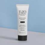 ⁦تيزو فوتوسوتيكال كريم واقي شمس إيه إم ريبليـنيش ملون بعامل حماية 40 - 50 جم⁩ - الصورة ⁦4⁩