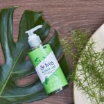 ⁦منظف الوجه اليومي بشجرة الشاي للعناية بالبثور من سانت ايفز - 200مل⁩ - الصورة ⁦3⁩