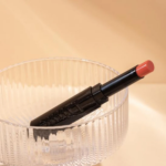 ⁦دينتو مرطب شفاه ملون ميلتنق جلو⁩ - الصورة ⁦4⁩