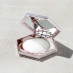 ⁦اضاءة هايلايتر بودرة دياموند بومب من فنتي بيوتي - هاو مني كاراتس⁩ - الصورة ⁦2⁩