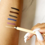 ⁦هارتس قلم كحل لتحديد العين مقاوم للماء - 1.2 جم⁩ - الصورة ⁦2⁩