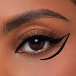 ⁦قلم تحديد عيون سائل مقاوم للماء لاين اند ديفاين من شيجلام⁩ - الصورة ⁦2⁩