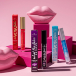 ⁦ايسنس ملمع ومكبر شفاه وات ذا فيك اكستريم بلمبينج⁩ - الصورة ⁦3⁩