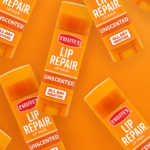 ⁦مرطب لإصلاح الشفاه غير معطر من اوكيفس - 4.2 غ⁩ - الصورة ⁦2⁩