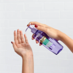 ⁦جل منظف بعمق هيالورون ايكسبرت للتحكم باللمعان من لوريال باريس - 200مل⁩ - الصورة ⁦2⁩