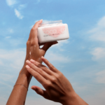 ⁦زيت جوز الهند للشعر والبشرة من كوكو اند كو - 400مل⁩ - الصورة ⁦4⁩