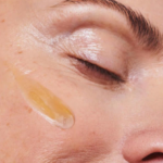 ⁦سيروم مركّز مزدوج للتحكم الكامل في علامات التقدم في السن من كلارنس - 50مل⁩ - الصورة ⁦3⁩