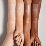 ⁦اضاءة هايلايتر بودرة دياموند بومب من فنتي بيوتي - هاو مني كاراتس⁩ - الصورة ⁦5⁩