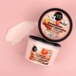 ⁦اورجانيك شوب سوفليه كريم الجسم المرطب بالفراولة وجوز الهند - 250مل⁩ - الصورة ⁦2⁩