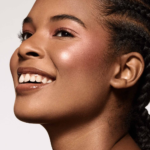 ⁦إضاءة هايلايتر كيلاوات فري ستايل من فنتي بيوتي⁩ - الصورة ⁦5⁩