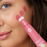 ⁦غوش بلاشر أحمر خدود بلاش أب مات كريمي⁩ - الصورة ⁦3⁩