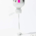 ⁦كاربون ثيوري مرطب بفيتامين أي وزيت شجرة الشاي للتحكم بحب الشباب - 100مل⁩ - الصورة ⁦3⁩