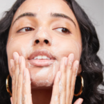 ⁦كاربون ثيوري جل منظف مقشر للوجه بحمض الساليسيليك - 200مل⁩ - الصورة ⁦2⁩