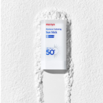 ⁦ما:نيو هيالورون ستيك واقي شمس مرطب بعامل حماية من الشمس 50+ - 18جم⁩ - الصورة ⁦6⁩