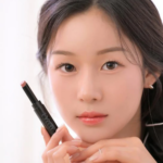 ⁦دينتو مرطب شفاه ملون ميلتنق جلو⁩ - الصورة ⁦3⁩