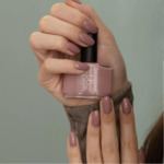 ⁦طلاء أظافر من نوره بو عوض - ان مود⁩ - الصورة ⁦3⁩