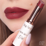 ⁦توب فيس احمر شفاه روج سينسيتيف ستايلو - 012⁩ - الصورة ⁦2⁩