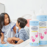 ⁦مرطب للطفل بالجريب فروت و شجرة الشاي من تشايلدز فارم - 250مل⁩ - الصورة ⁦3⁩