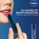 ⁦فازلين مرطب شفاه كولور + كير - كيسينج ريد⁩ - الصورة ⁦3⁩