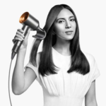 ⁦مجفف الشعر سوبرسونيك من دايسون - أزرق فينكا ووردي⁩ - الصورة ⁦3⁩