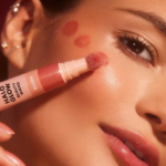 ⁦بلاشر أحمر خدود هالو جلو بيوتي واند من ايلف⁩ - الصورة ⁦3⁩