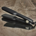 ⁦مكواة تمليس الشعر قولد ماكس من جي اتش دي - أسود⁩ - الصورة ⁦3⁩