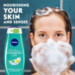 ⁦جل استحمام بالزيت وعطر فرانجيباني من نيفيا - 500مل⁩ - الصورة ⁦2⁩