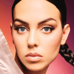 ⁦امارا عدسات زينة ملونة - كروكودايل جرين⁩ - الصورة ⁦2⁩