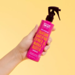 ⁦نوت يور ماذرز‏ بخاخ لفك تشابك الشعر الكيرلي بزهرة الغردينيا التاهيتي وزبدة المانجو - 236 مل⁩ - الصورة ⁦2⁩