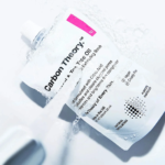 ⁦كاربون ثيوري مقشر وجه بزيت شجرة الشاي و الفحم للتحكم بحب الشباب - 125مل⁩ - الصورة ⁦2⁩