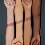 ⁦كاتريس مرطب الشفاه دارك روبي جلو - 010 Fiery Temptation⁩ - الصورة ⁦3⁩