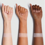 ⁦بودرة تثبيت منعشة هيدرو تاتش من شيجلام⁩ - الصورة ⁦2⁩