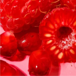 ⁦إي أو إس كريم الحلاقة للسفر بنكهة الرمان والتوت البري⁩ - الصورة ⁦2⁩