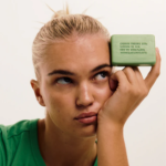 ⁦كاربون ثيوري صابونة منظفة للوجه سوبرفود - 100جم⁩ - الصورة ⁦3⁩