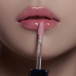 ⁦دينتو ملمع شفاه بلومبنق ليب جليس⁩ - الصورة ⁦2⁩